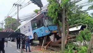 10 People Injured in Bangkok Bus Crash on Lat Phrao Road, Bus Driver Blames Brake Failure