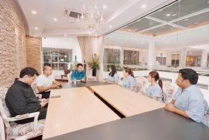 Pattaya Mayor Welcomes Head of Pattaya Rak Centre for New Year Greetings and Health Work Talks