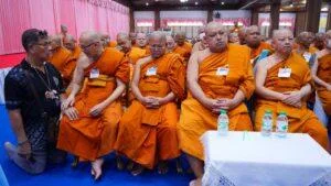 Banglamung District Chief Presides Cloth Offering Ceremony at Wat Chai in Pattaya to Support Pali Buddhist Studies for Chonburi Provincial Sangha