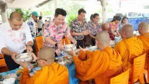Chum Sai Community in Pattaya Holds Almsgiving Ceremony to Preserve Songkran Traditions