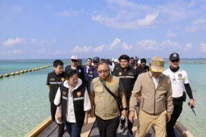 Thai Senators Inspect Koh Larn Landfill, Highlight 150,000-Ton Waste Crisis