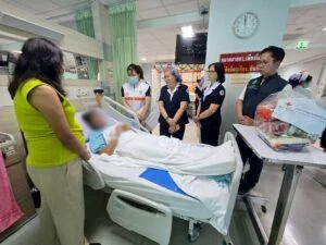 Sriracha District Chief Visits 14-Year-Old Student Injured in School Fall, Police Arrest Money Mule in Related Call Center Scam Case