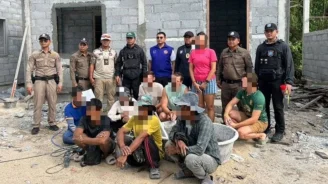 12 Thai and foreign nationals arrested at 2 illegal hotels on Koh Pha Ngan