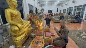 Mother Faints During Water-Pouring Rite for Slain Shop Owner; Pattaya Police Chief Kneels in Apology Amid Grieving Family and Colleagues