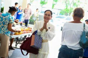 Pattaya Philanthropist Amporn Kaewsaeng Hosts Birthday Charity Event and Food Kitchen, Donates 150,000 Baht to Pattaya Pathumkun Hospital